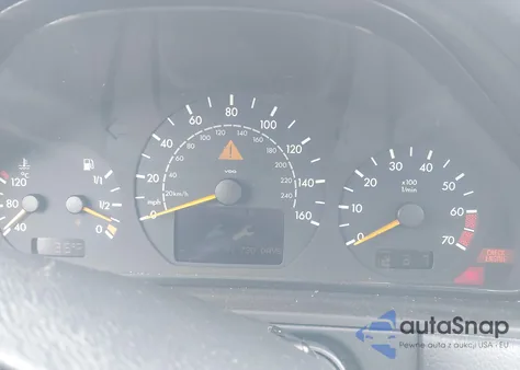 2000 Mercedes-Benz E 320 из США, поврежденный, VIN WDBJF65J8YB140156